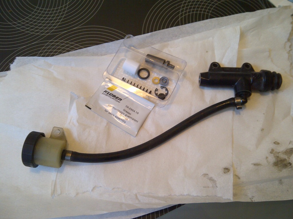 BMW F650 GS rear brake caliper piston & seal repair rebuild kit 2010 2011 2012
