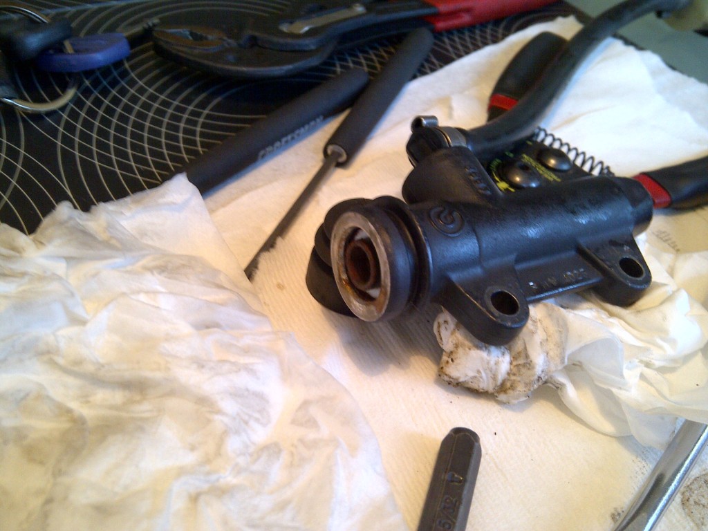 BMW F650 GS rear brake caliper piston & seal repair rebuild kit 2010 2011 2012